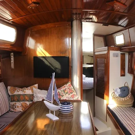 Botel Charming Liberte With Private Parking *