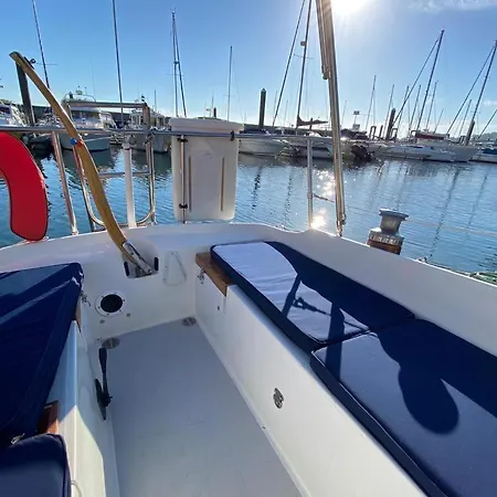 Charming Liberte With Private Parking *